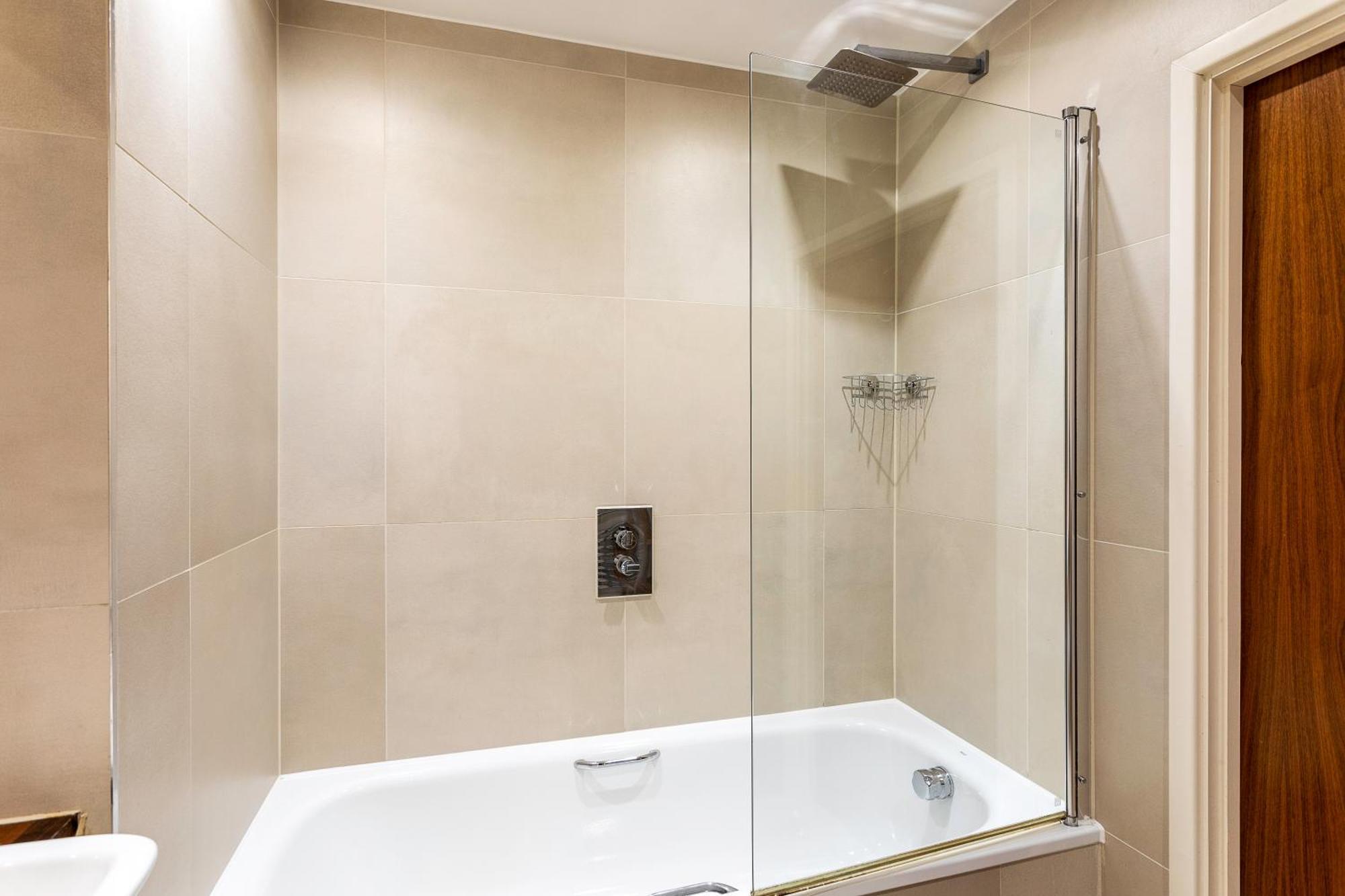 Serene Cityscape - 2Br Luxury Westminster Apartment 런던 외부 사진