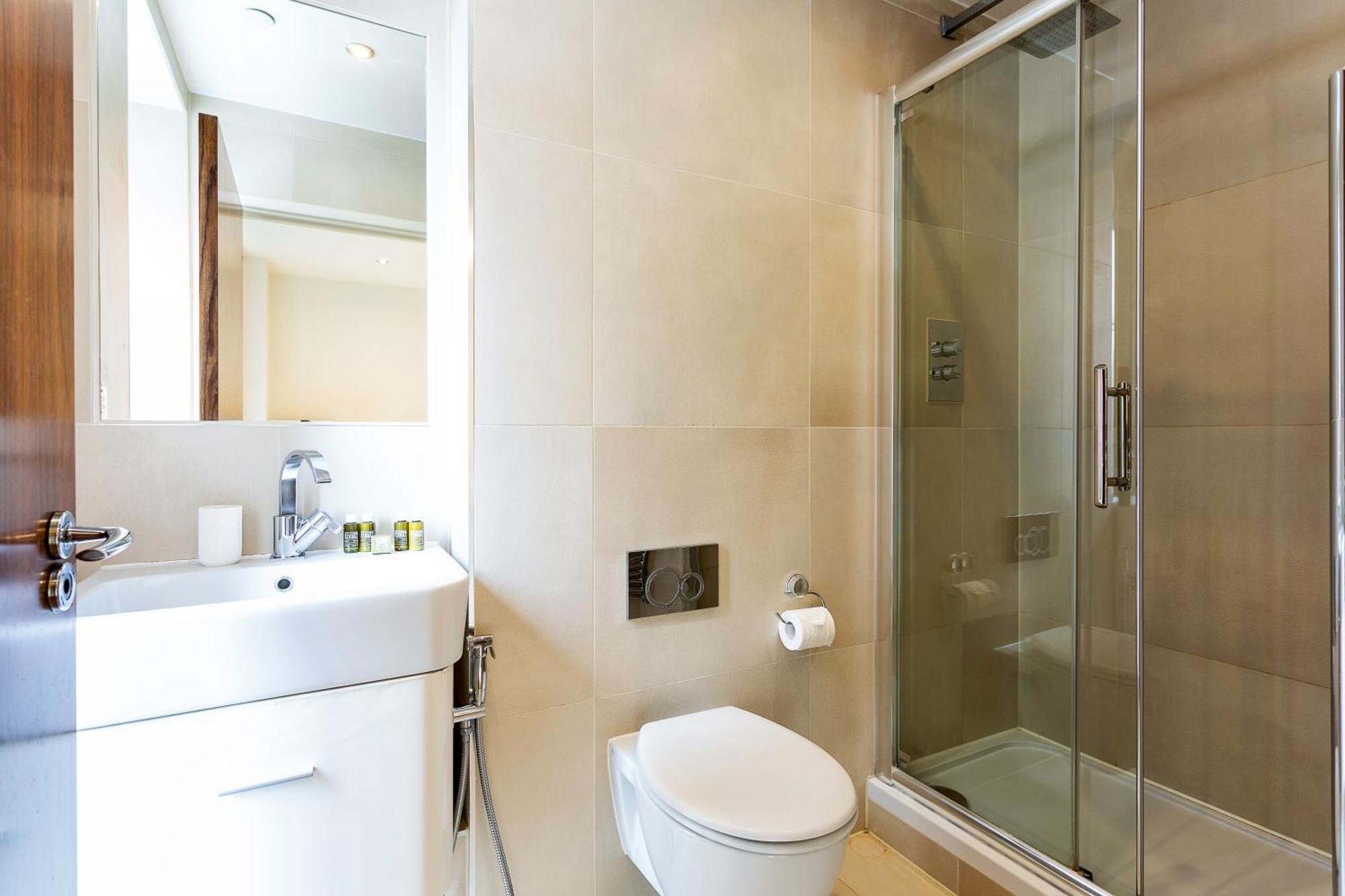 Serene Cityscape - 2Br Luxury Westminster Apartment 런던 외부 사진